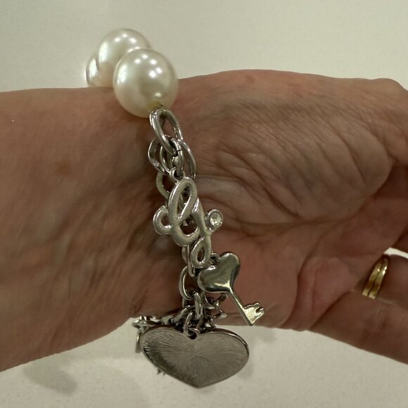 GUESS Los Angeles Faux Pearl Charm Bracelet - Picture 6 of 10